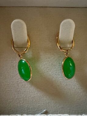 14kt yellow gold and green jade drop earrings